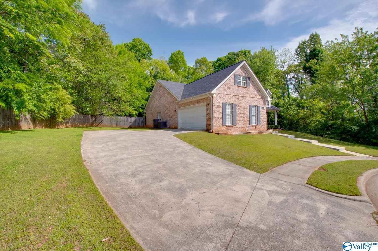 Building Photo - 2401 Ermine Dr