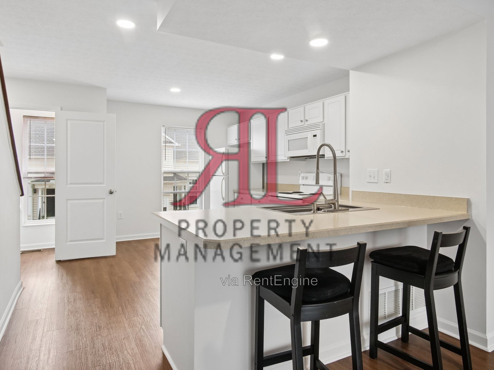 Building Photo - 264 Hemlock Ravine Dr