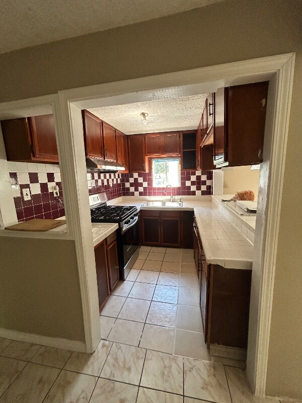 Building Photo - 904 E Hedrick St