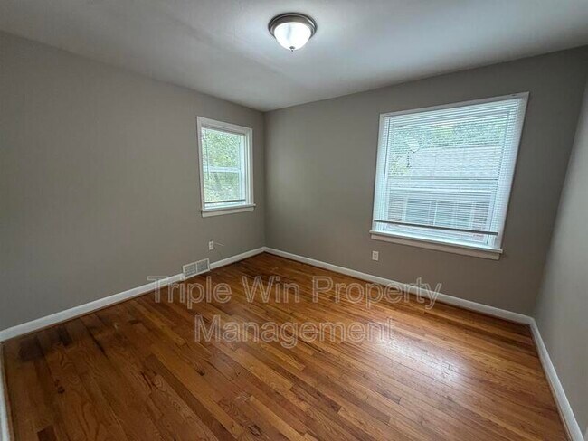 Building Photo - 8004 Monroe Ave