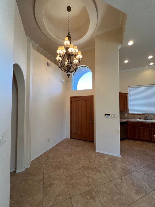 Building Photo - 3 BEDROOM IN LA QUINTA!