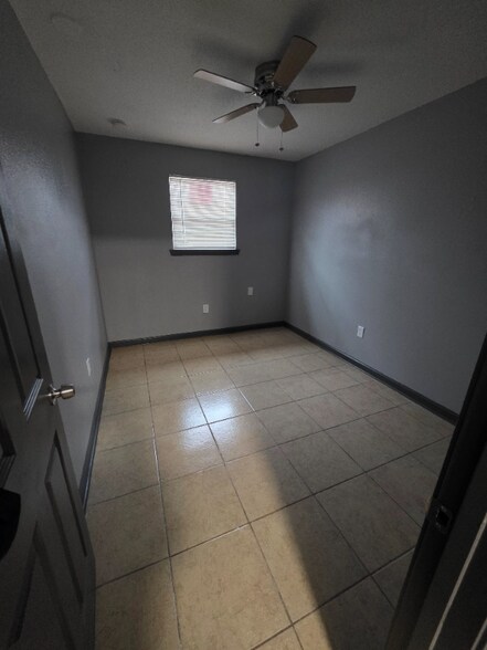 Building Photo - 7819 Sail St