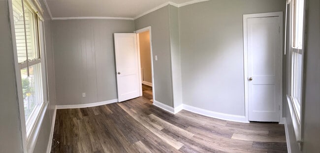 Building Photo - 1011 E 16th St