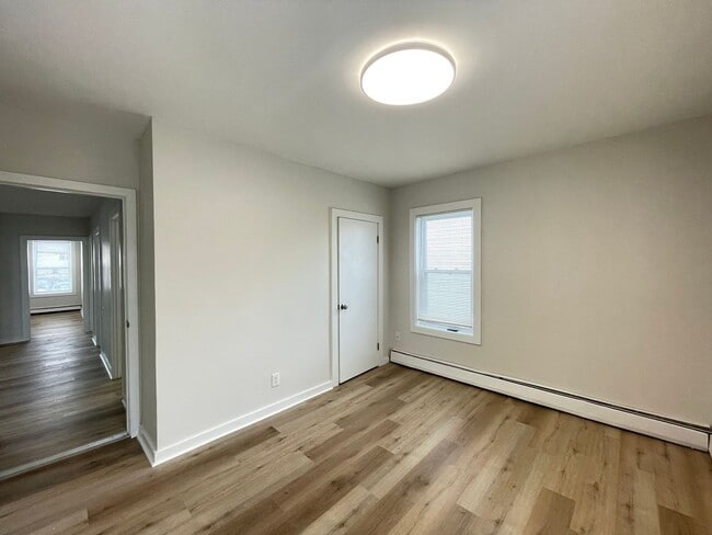 Building Photo - 124 Beech St