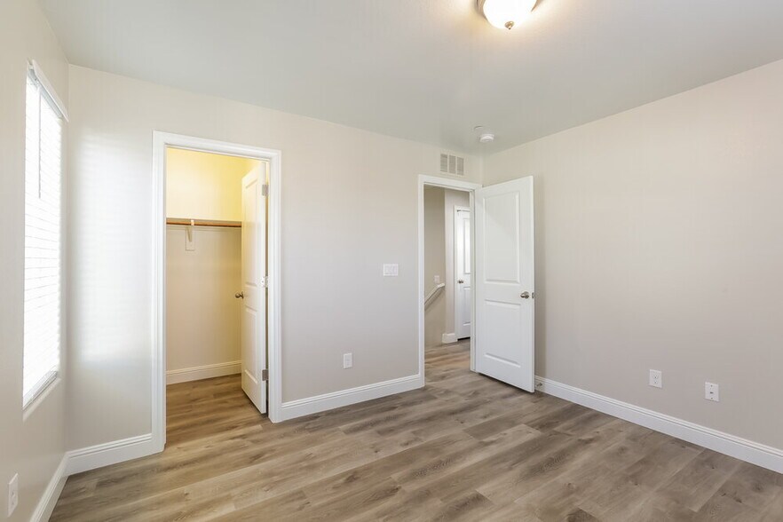 Building Photo - 10115 Mayflower Bay Ave