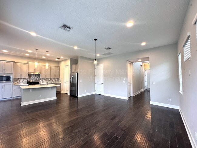 Building Photo - 13808 Chauvin Ave