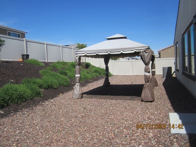 Building Photo - COOL POOL, PARKS AND NEAR NEW 3 BR PLUS DEN IN MEINFEE