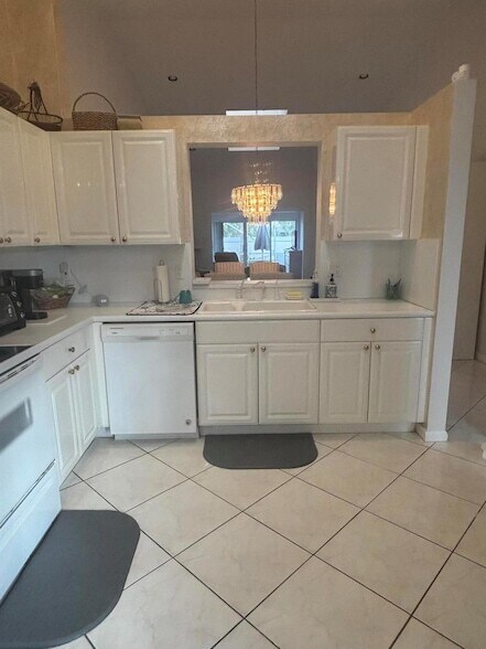 Primary Photo - 5574 Royal Lake Cir
