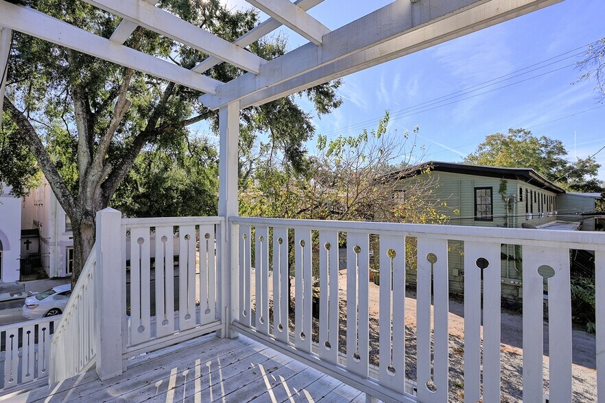 Building Photo - 303 W Park Ave