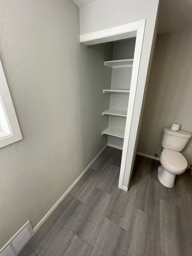 Building Photo - AVAILABLE March 1st!  - 1 BED 1 BATH Single Family Home!