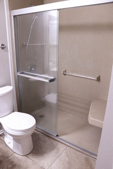 Primary Bathroom - 1013 Cupertino St
