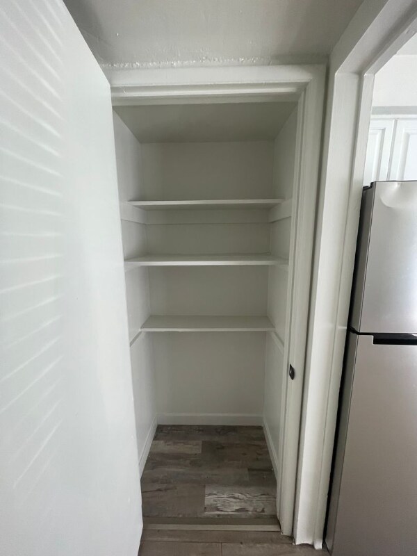 Building Photo - 951 N Redwood Rd