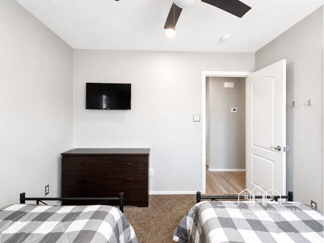 Building Photo - For Rent: 3-bedroom, 2-bathroom home in Mesa Del Sol