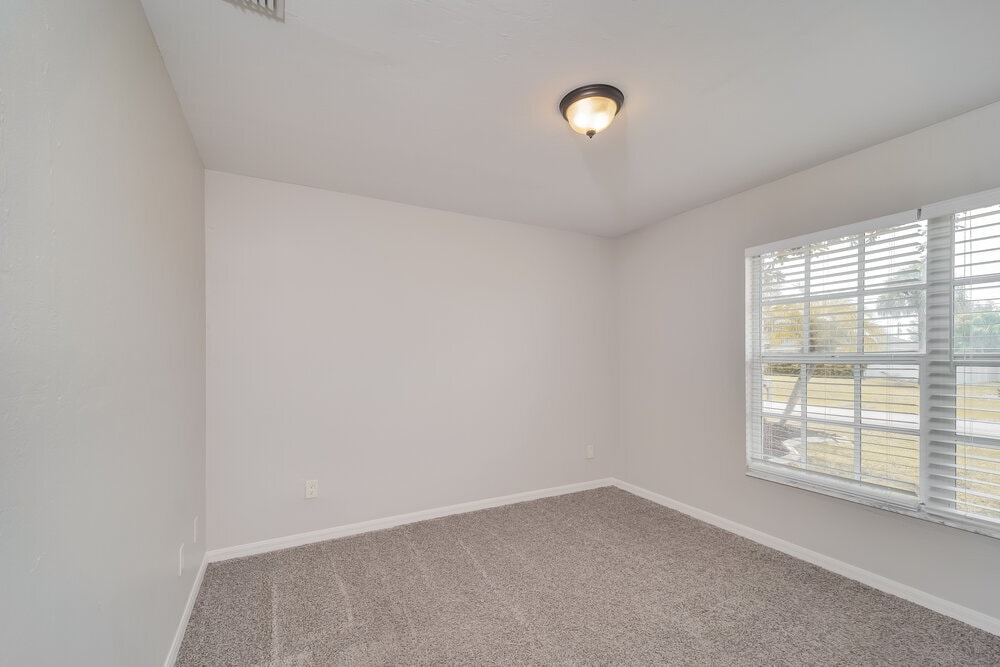 Building Photo - 1413 SW 11th Pl