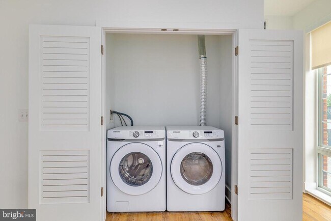 Building Photo - 2101 Washington Ave