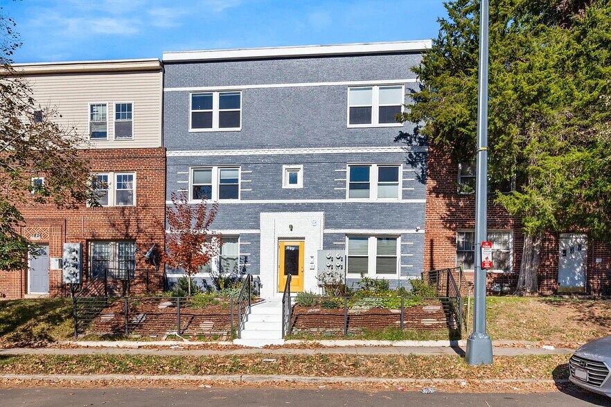 Building Photo - 1830 I St NE