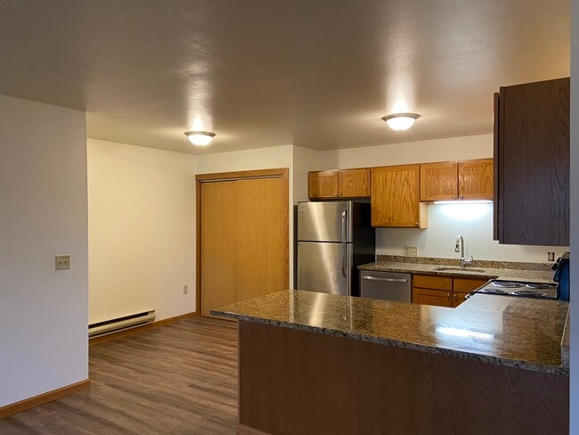 Gourmet kitchen with Granite! - 2113 S Main St