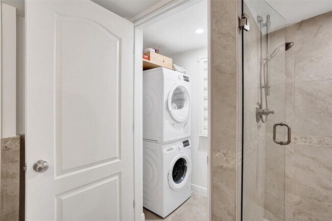 Building Photo - 5510 N Ocean Dr