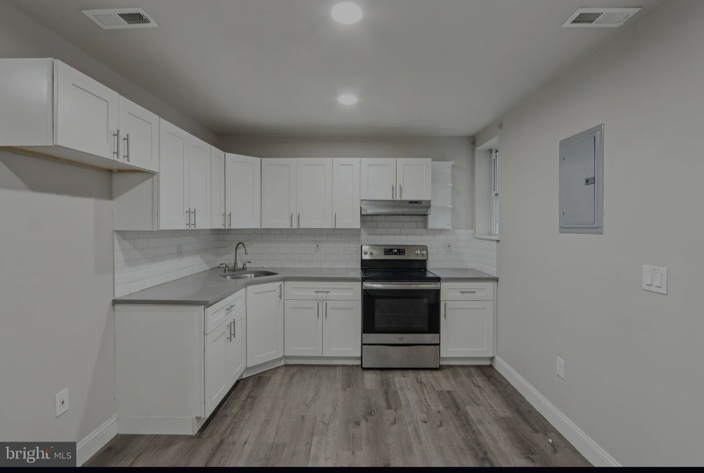 Building Photo - 5425 Ridgewood St