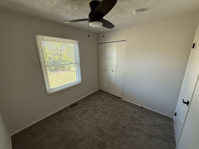 Building Photo - 8170 Northway Dr