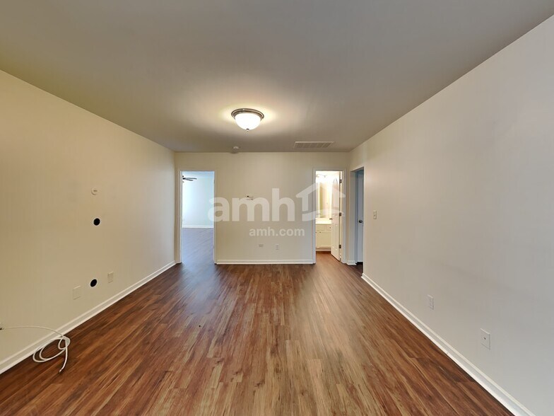 Building Photo - 1113 Garrison Rd