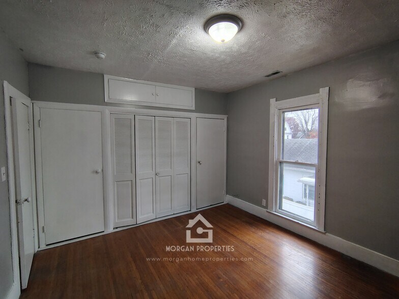 Building Photo - 336 W 7th St