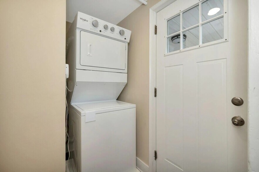 Building Photo - 19 Conger Ave