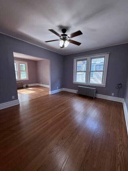Building Photo - 562 N Maple Ave