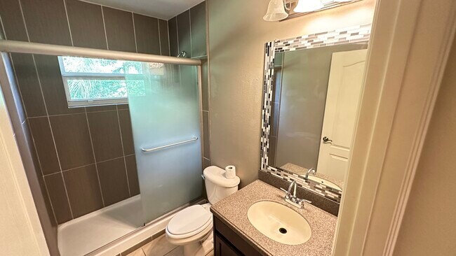 Building Photo - 2401 Nesslewood Dr