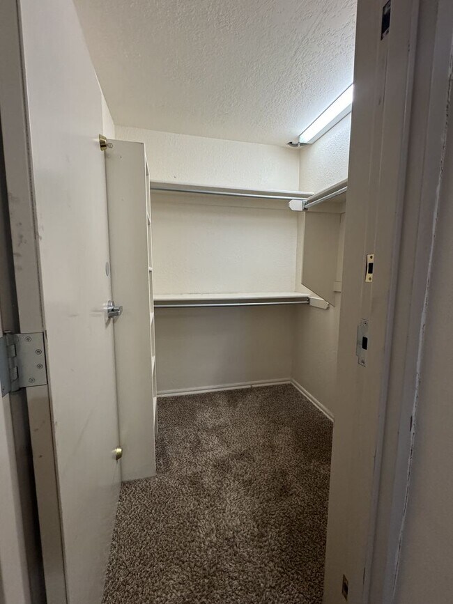 Building Photo - (3) Bed/(2) Bath in NE Norman w/ Safe Room!