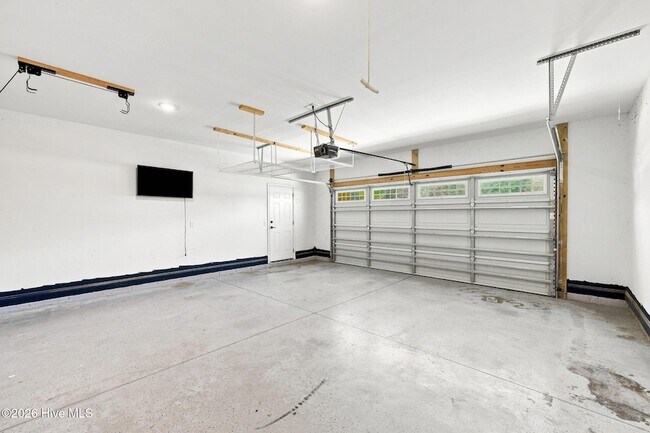 Building Photo - 233 Forester Dr