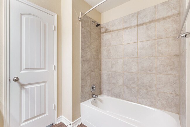 Building Photo - Well-Maintained 3-Bedroom Home – Ideal for Students & Professionals!