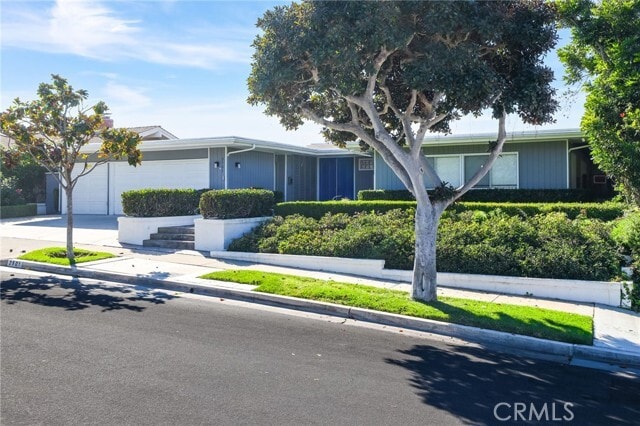 Building Photo - 2501 Blue Water Dr