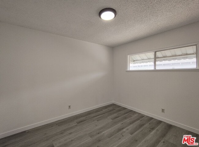 Building Photo - 1560 W 160th St