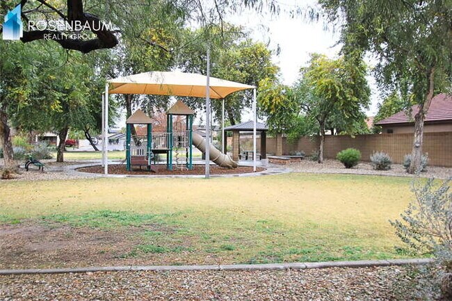 Building Photo - Charming 3-beds, 2-baths home in Wigwam Creek of Litchfield Park!