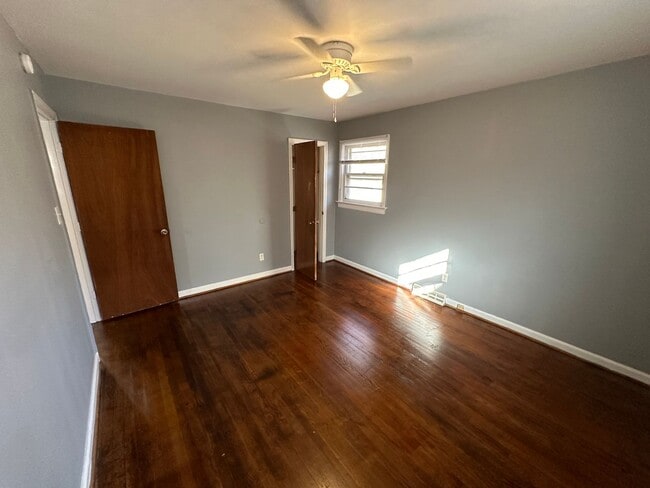 Building Photo - 3 bedroom house in Fulton Hill! Laundry, Central HVAC All electric, big fenced yard, hardwoods