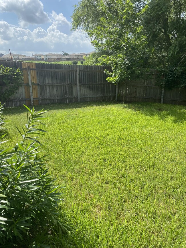 Building Photo - 3216 Claymore St