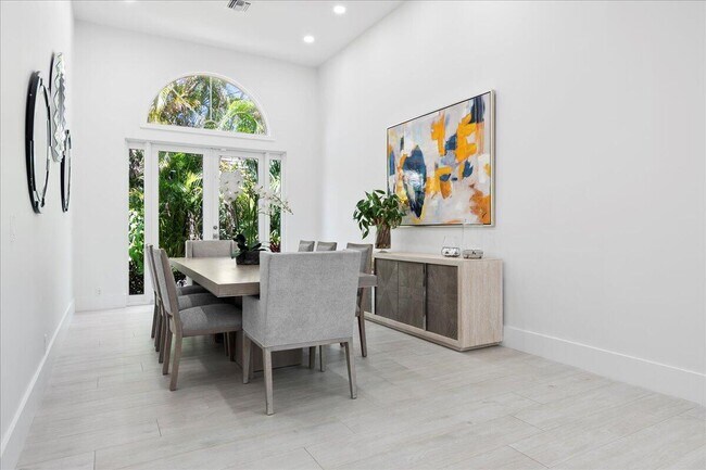 Building Photo - 2313 Golf Brook Dr