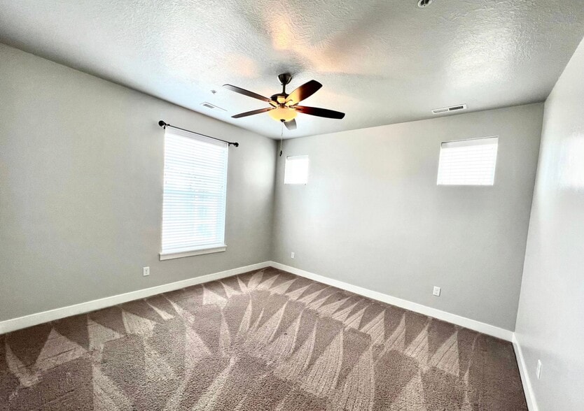 Building Photo - 14659 Bloom Dr