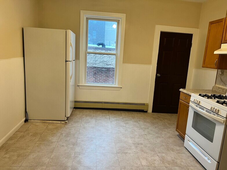 Building Photo - 224 Charles St