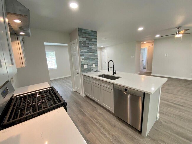 Building Photo - 9605 Newfoundland Cir