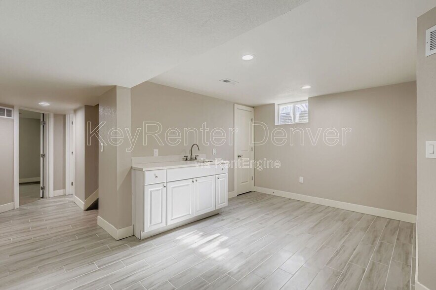 Building Photo - 4350 E Utah Pl