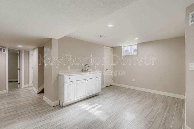 Building Photo - 4350 E Utah Pl