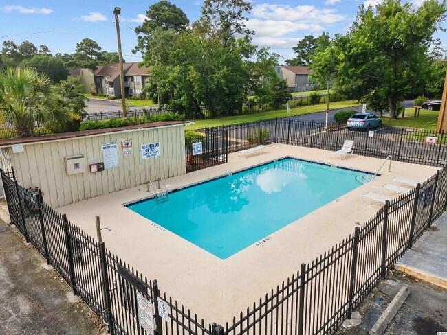 Building Photo - 2005 Greens Blvd