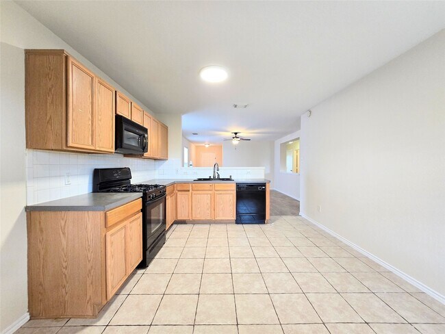 Building Photo - 29527 Evergreen Hills Dr