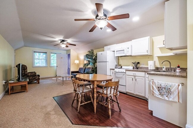 Building Photo - 22 Cedar St