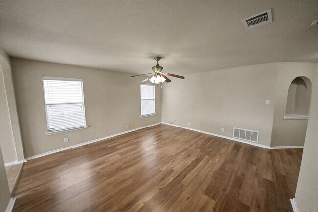 Building Photo - Move-in Ready 3-Bedroom Home Near Lackland AFB - Realtor Commission: $500