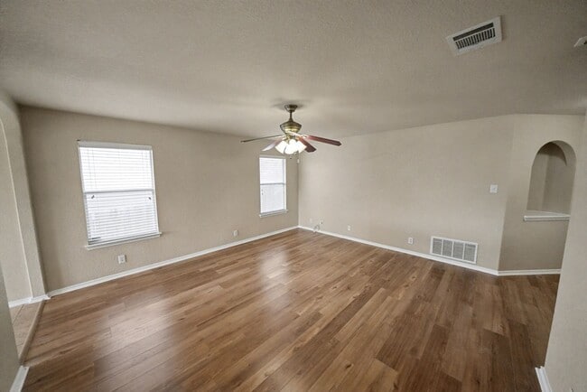Building Photo - Move-in Ready 3-Bedroom Home Near Lackland...