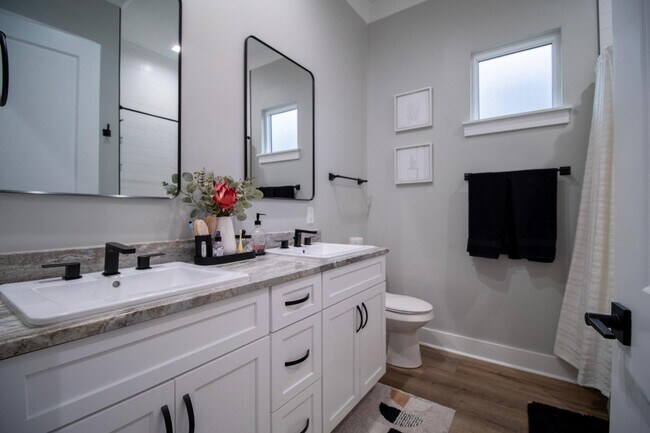 Building Photo - 154 Caraway Dr