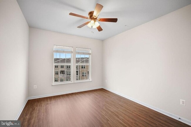 Building Photo - 12854 Cloverleaf Center Drive